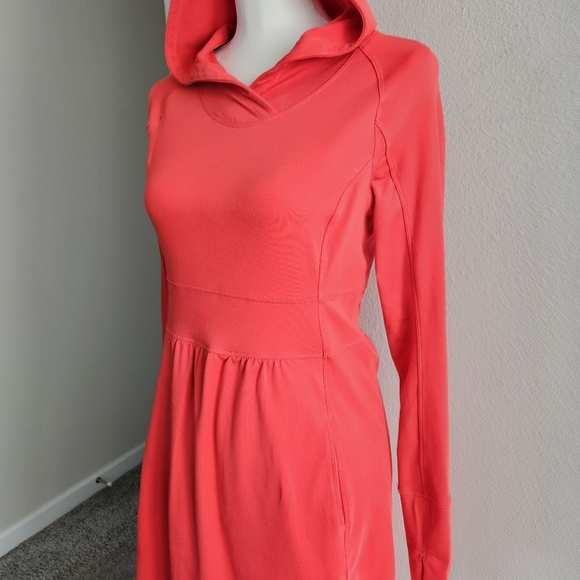 The North Face Flash Dry Red Hooded‎ Long Sleeve Dress, Size Small - Picture 2 of 10